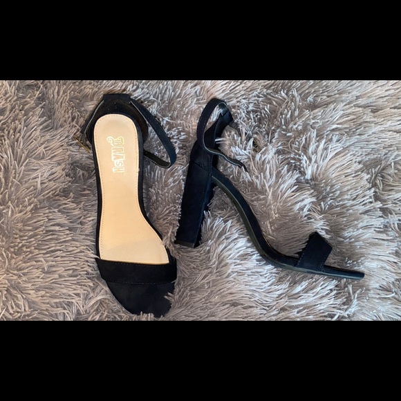 High Heels - Picture 2 of 2